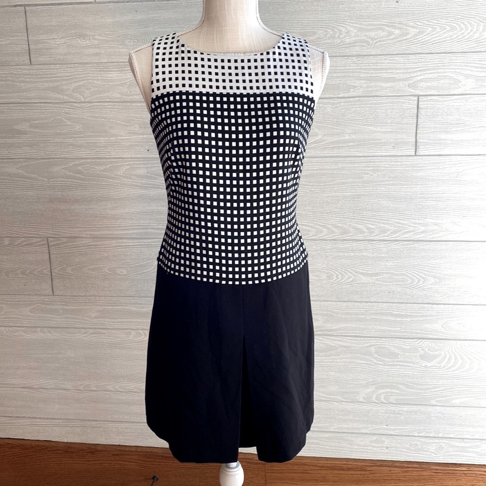 White House Black Market geometric print sheath dress. Size 0